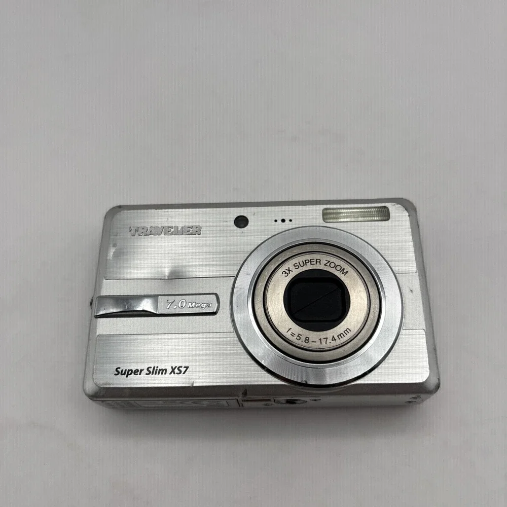 Traveler Digital Camera Super Slim XS 70 7.0MP Silver & Case Untested No Charger